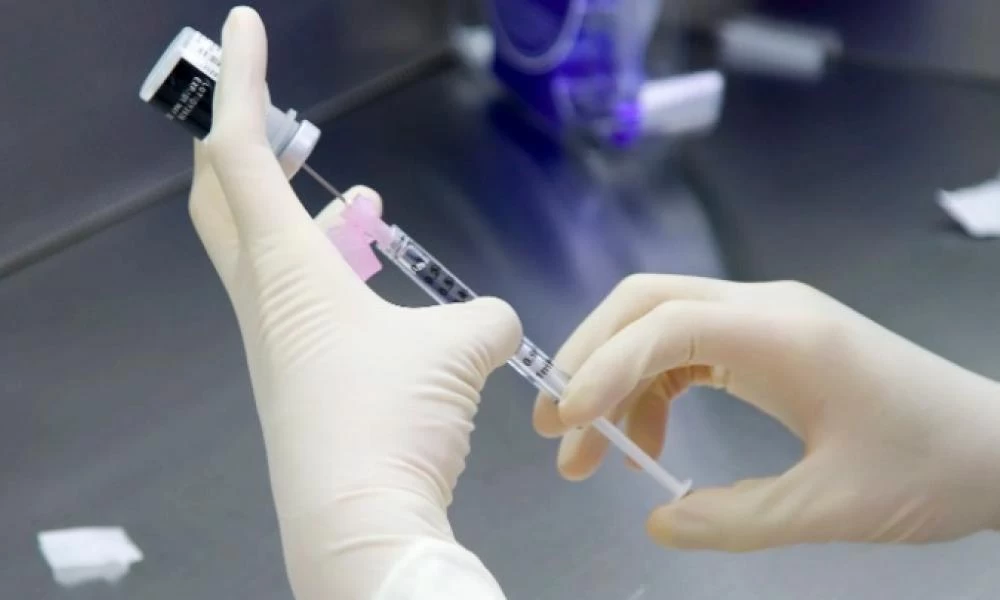 Βρετανία: Θα "μοιράσει" εκατομμύρια δόσεις εμβολίων σε αναπτυσσόμενες χώρες